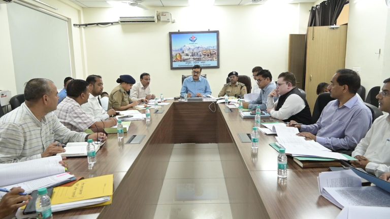 भूमि फर्जीवाड़े पर बड़ी कार्रवाई, आयुक्त ने 24 मामलों में एफआईआर दर्ज कराने के दिए निर्देश