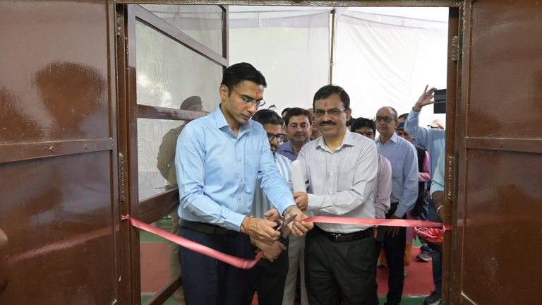 डिजिटल इंडिया की दिशा में जिला प्रशासन की प्रभावी पहल, एनआईसी कार्यालय का आधुनिक स्वरूप में हुआ कायाकल्प, डीएम सविन बंसल ने किया उद्घाटन