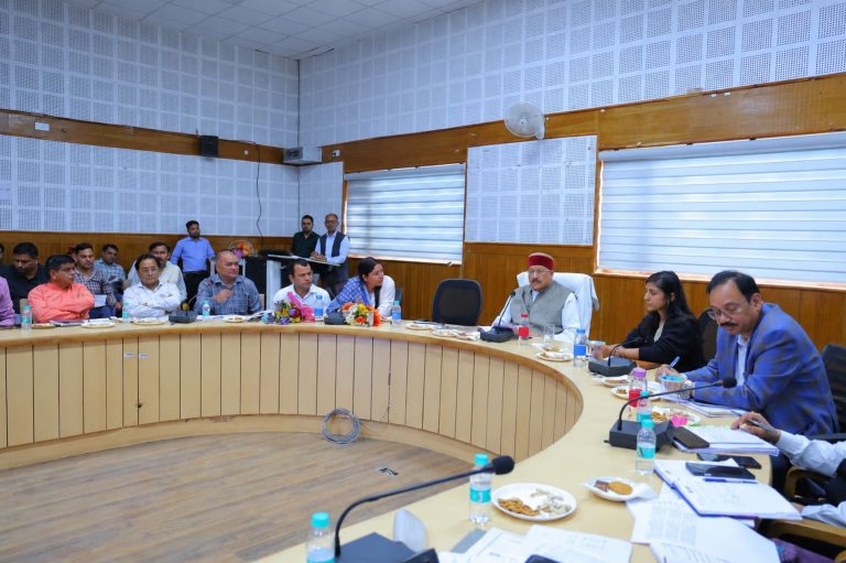 कैबिनेट मंत्री सतपाल महाराज ने चैबट्टाखाल विधानसभा क्षेत्र के विकास कार्यों की समीक्षा की