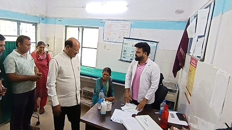 स्वास्थ्य मंत्री सुबोध उनियाल ने सीएचसी रायपुर का किया औचक निरीक्षण, व्यवस्थाओं को परखा