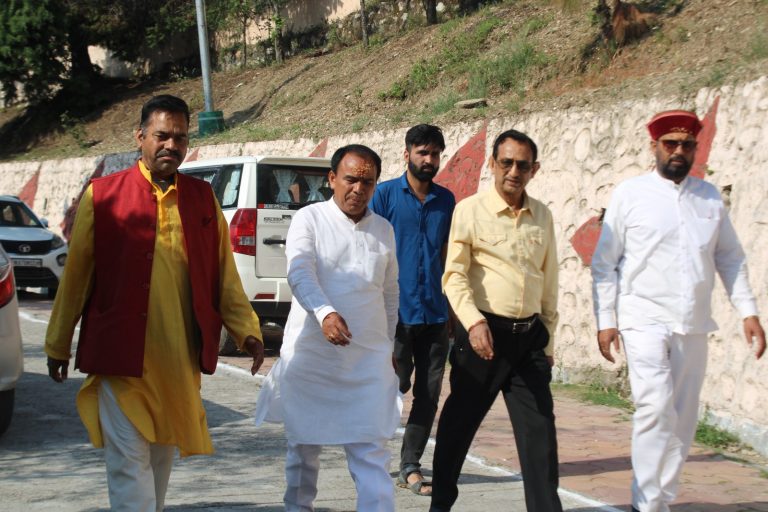 उच्च शिक्षा मंत्री डॉ. धन सिंह रावत ने किया श्रीदेव सुमन विश्वविद्यालय का औचक निरीक्षण