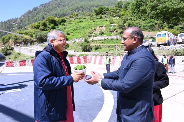 मुख्य चुनाव आयुक्त श्री ज्ञानेश कुमार दो दिवसीय दौरे के लिए उत्तराखण्ड पहुंचे।