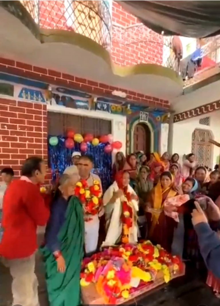 * वर्षों की सेवा के बाद आंगनबाड़ी कार्यकर्ता कमला नेगी को भावभीनी विदाई *
