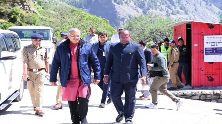 उत्तरकाशी पहुंचे मुख्य निर्वाचन आयुक्त ज्ञानेश कुमार, दूरस्थ क्षेत्रों में मतदाता सूची पुनरीक्षण कार्यों की ली जानकारी