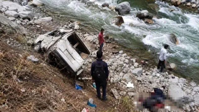 चमोली में ल्वाणी के पास कार खाई में गिरने से तीन लोगों की मौत, तीन घायल