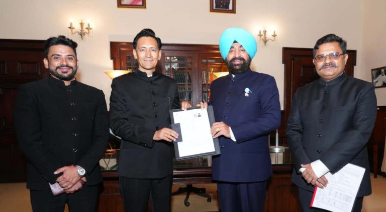 उत्तराखण्ड में एसआईआर की शुरुआत, राज्यपाल, मुख्यमंत्री ने भरे गणना फार्म