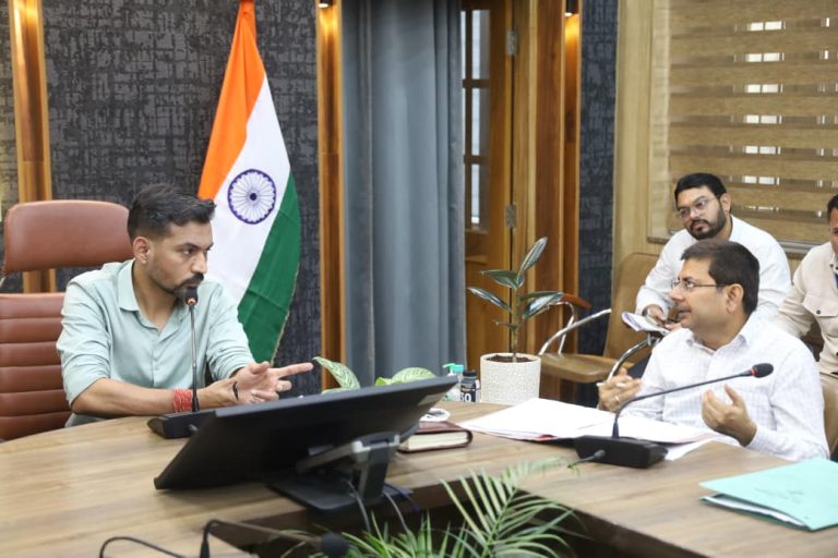 जलभराव के दृष्टिगत त्वरित एवं स्थायी समाधान को डीएम ने विभागों दिए कार्ययोजना प्रस्तुत करने के निर्देश