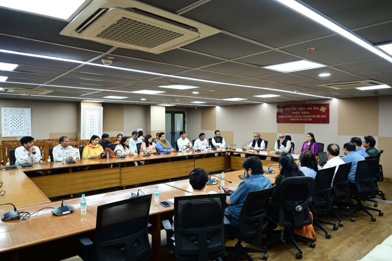 देश का पहला लेखक गाँव और इंदिरा गांधी राष्ट्रीय कला केंद्र मिलकर करेंगे सांस्कृतिक व शोध कार्य, एमओयू साइन