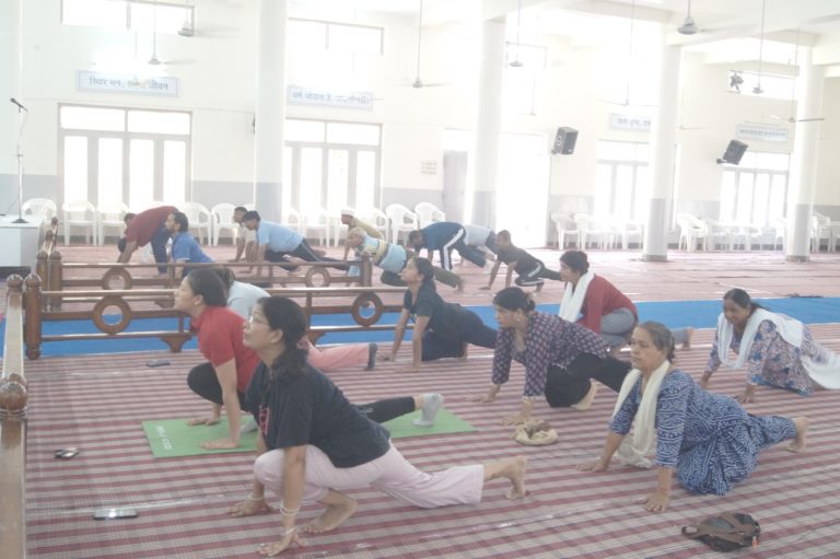 निरंकारी मिशन की विभिन्न शाखाओं में आयोजित किए गए योग कार्यक्रम