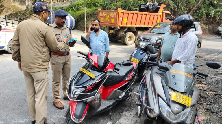 आड़े तिरछे चलाने वाले वाहन चालकों की अब खेर नही। 