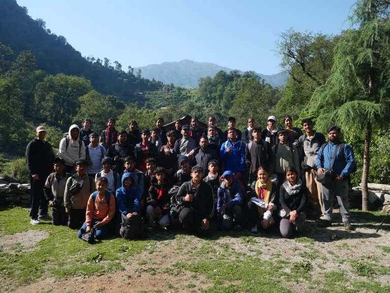 13,615 फीट ऊँचे दरवा टॉप पर पहुँचे एडिफाई वर्ल्ड स्कूल के छात्र, साहस और सीख का बना यादगार अभियान