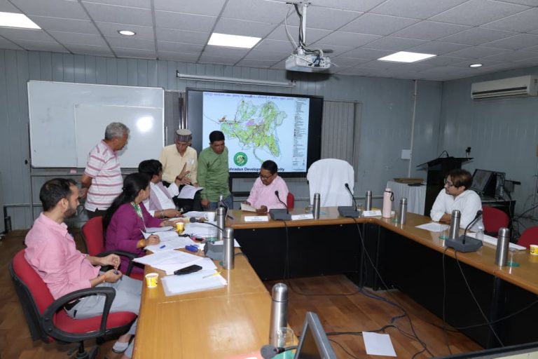पत्रकार कल्याण कोष से नौ दिवंगत पत्रकारों के आश्रितों को 05-05 लाख की सहायता स्वीकृत. तीन वरिष्ठ पत्रकारों को पत्रकार सम्मान पेंशन दिए जाने की हुई संस्तुति