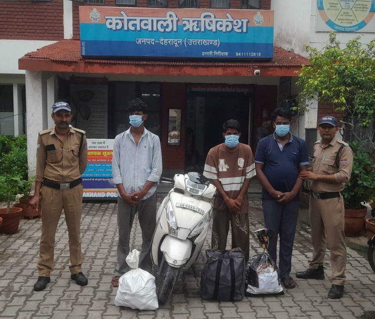*अलग- अलग थाना क्षेत्रों से 04 शराब तस्करों को दून पुलिस ने किया गिरफ्तार*