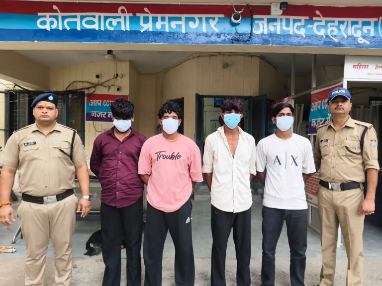 *एसएसपी दून के नेतृत्व में हुड़दंगियों पर सख्त दून पुलिस*