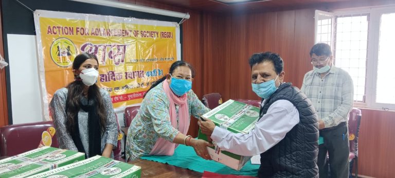 आस संस्था ने टीबी रोगियों को वितरित की पोषाहार किट