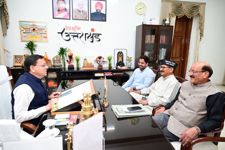 टिहरी मेडिकल कालेज की स्थापना को लेकर मुख्यमंत्री से स्वास्थ्य मंत्री सुबोध उनियाल एवं विधायक किशोर उपाध्याय ने की भेंट