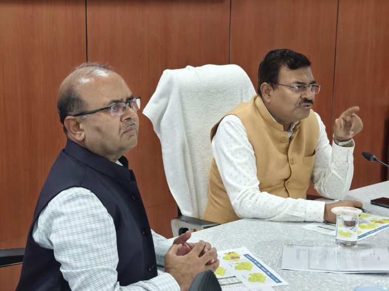 24×7 अलर्ट मोड में रहें अधिकारीः मुख्य सचिव, कहा-बंद सड़कों को शीघ्र खोला जाए, लोगों को न हो दिक्कत