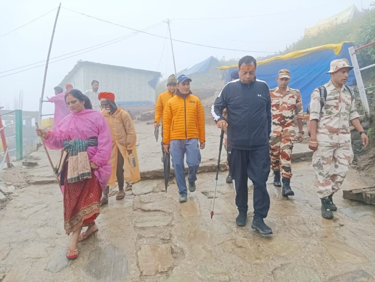 बीकेटीसी अध्यक्ष हेमंत द्विवेदी ने किए बाबा केदार के दर्शन, देश एवं प्रदेशवासियों की सुख समृद्धि की कामना की