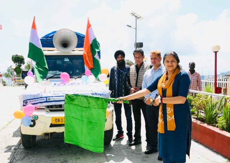 केंद्रीय संचार ब्यूरो देहरादून की हर घर तिरंगा चित्र प्रदर्शनी 14 अगस्त से, DM नितिका खंडेलवाल ने सीबीसी के प्रचार वाहन को दिखाई हरी झंडी