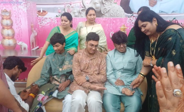 मेहंदी समारोह आयोजित किया गया