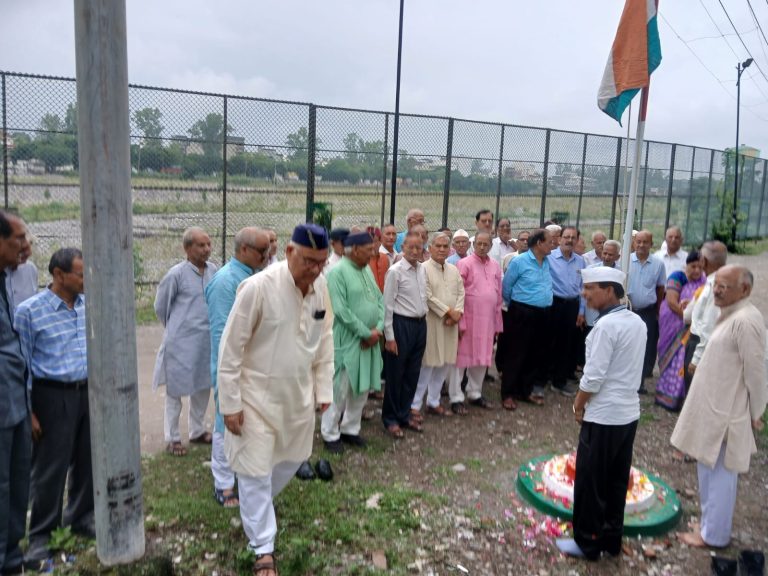 सेवानिवृत्त राजकीय पेंशनर्स संगठन ने हर्षोल्लास के साथ मनाया स्वतंत्रता दिवस समारोह