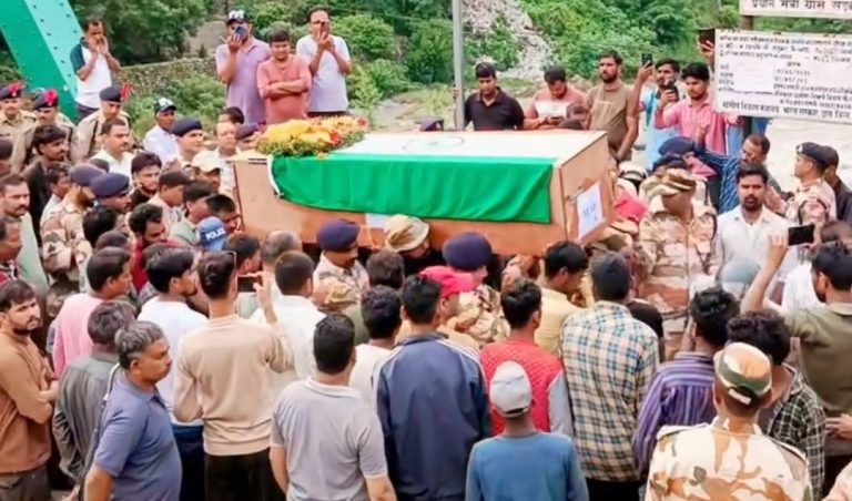 “अमरनाथ ड्यूटी से लौटते हुए देश सेवा में शहीद हुए ITBP जवान प्रदीप कुमार, नारायणबगड़ में नम आंखों से दी अंतिम विदाई”